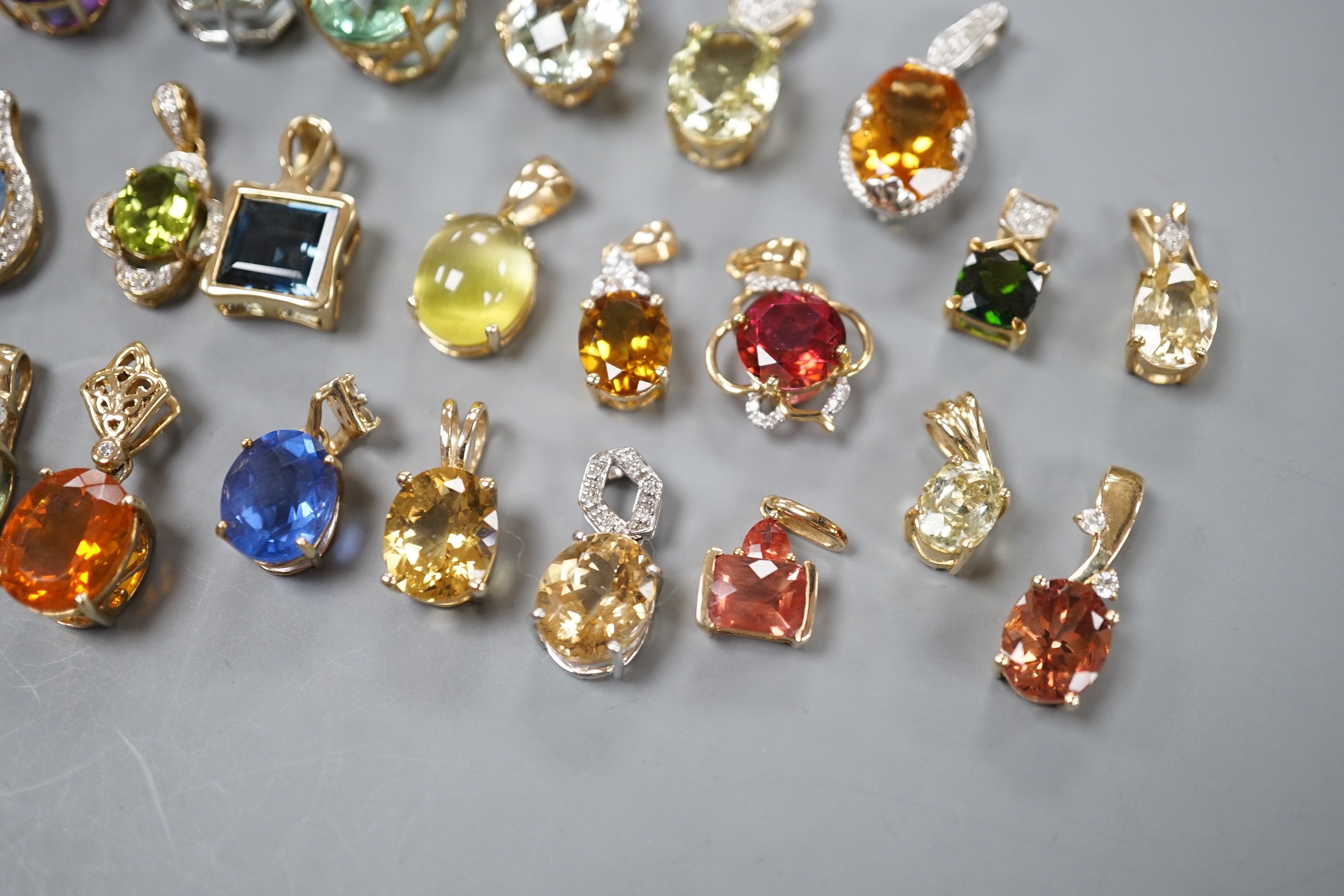Twenty five assorted modern 9ct gold or 9k and gem set pendants, including amethyst and citrine, gross weight 54.7 grams.